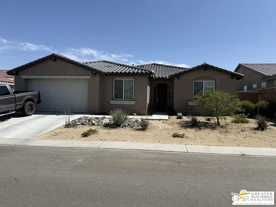 5 bed, 5.0 bath, 2067 sqft, $4,950 — Photo 3