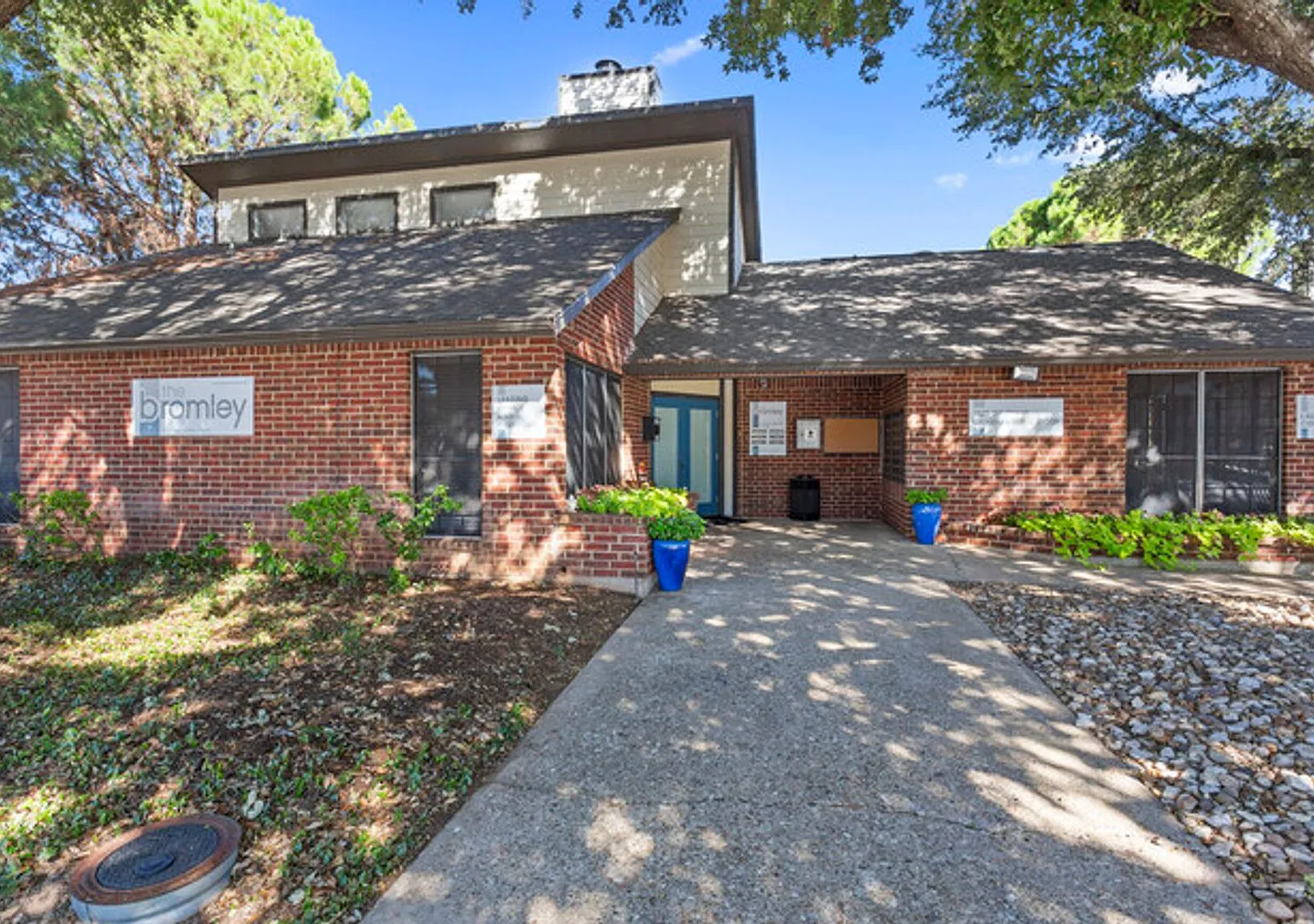 Bromley Granbury — Photo 1
