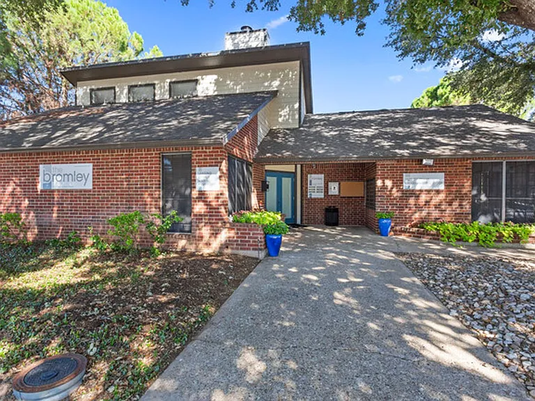 Bromley Granbury — Photo 1