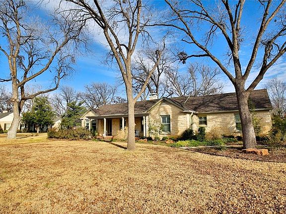 2nd image of 801 Rivercrest Dr