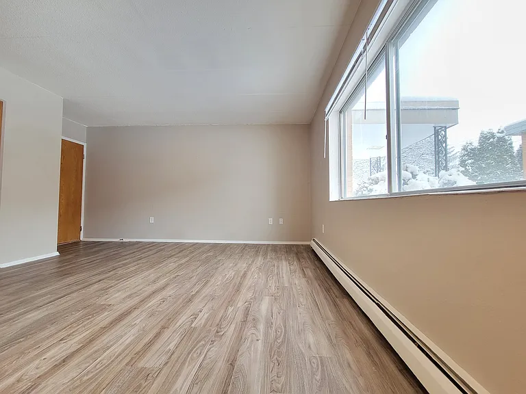 Midtown Apartments — Photo 10