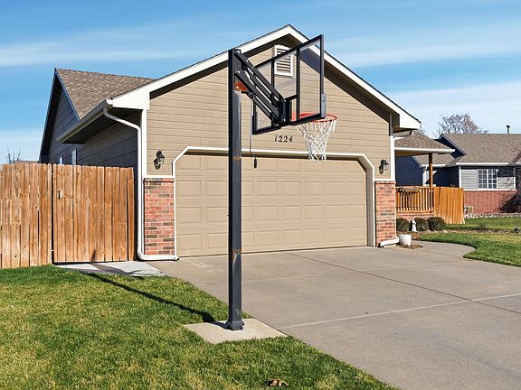 3rd image of 1224 E Ridgeview Ct