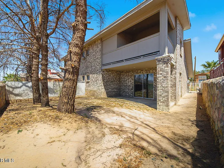 821 Los Lagos Way #A — Photo 27