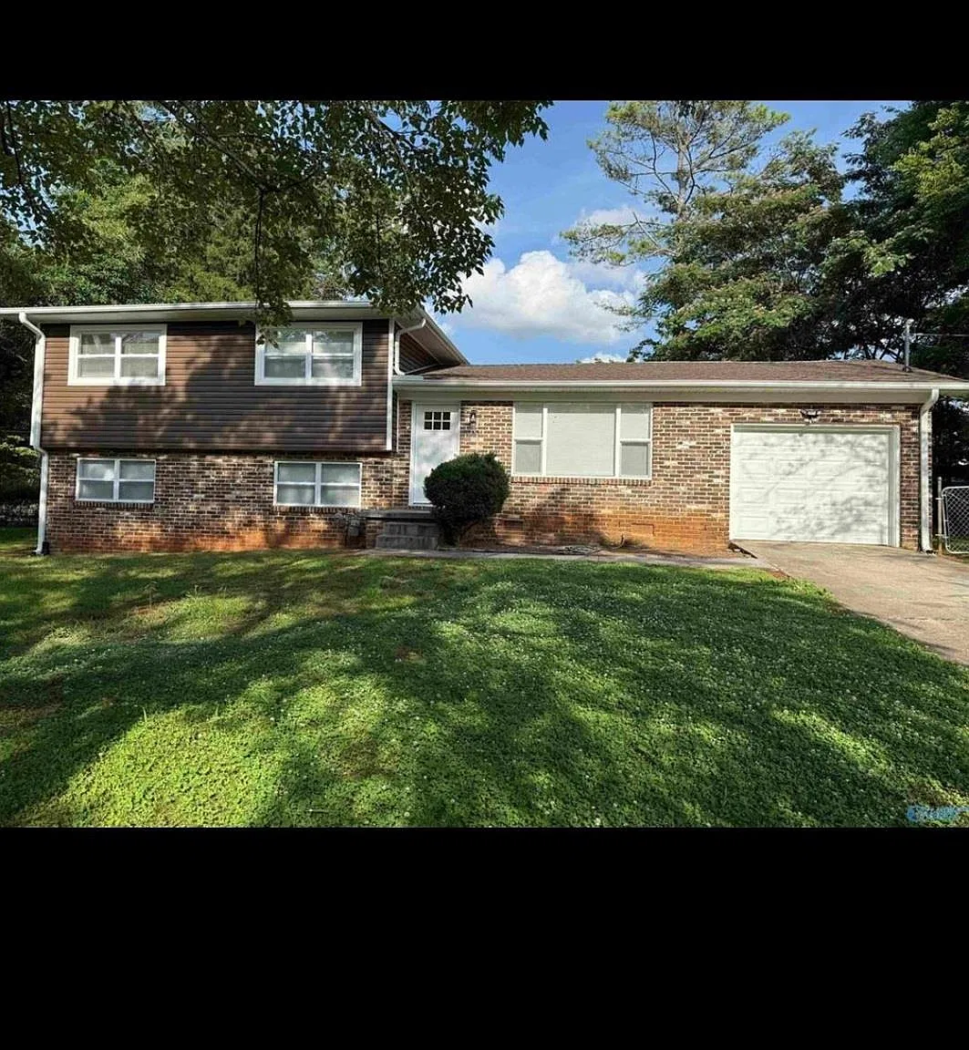 4 bed, 2.0 bath, 2103 sqft, $1,795 — Photo 1