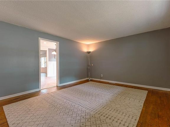 5th image of 4500 Wood Ave