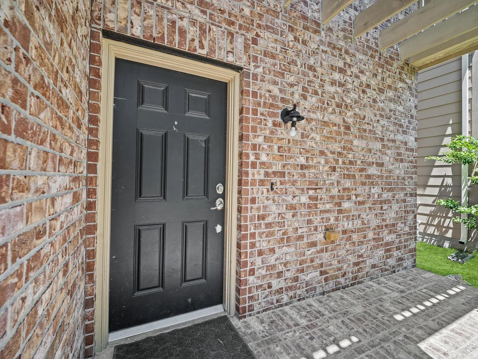 4 bed, 2.5 bath, 2091 sqft, $2,000 — Photo 3