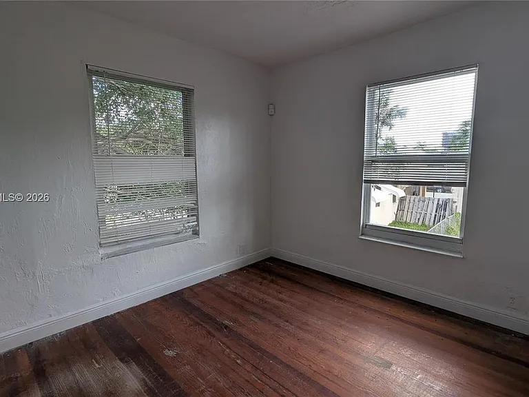 708 NE 4th St #2 — Photo 9