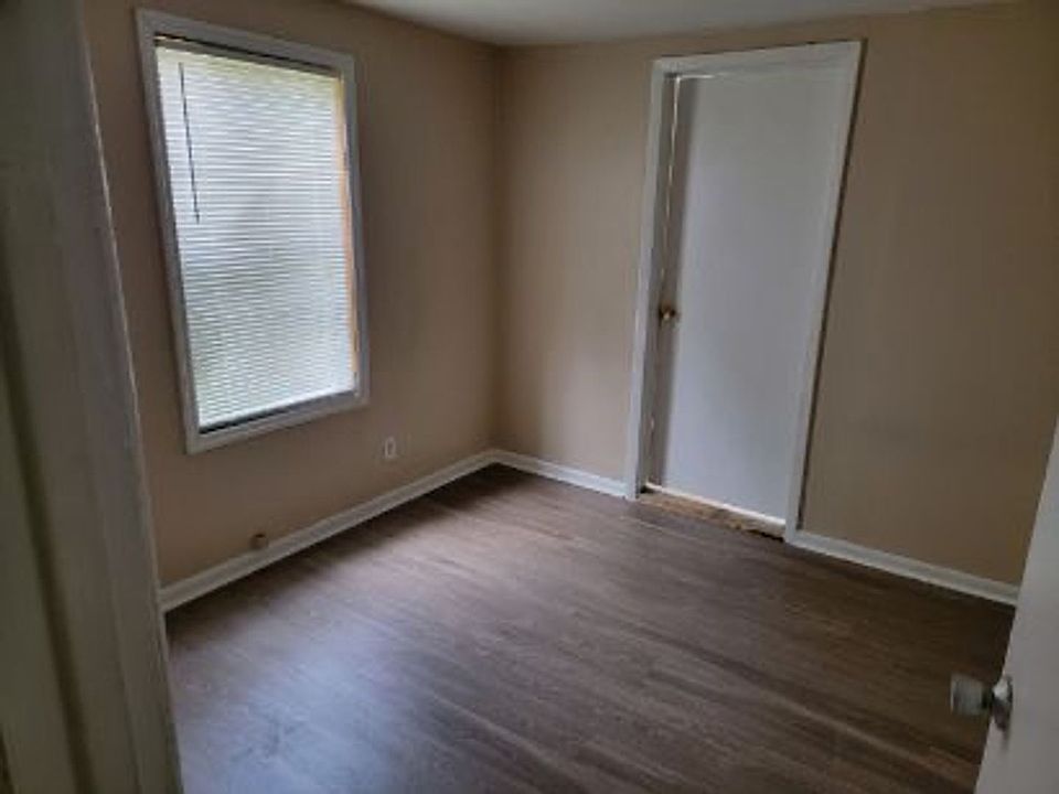 1st image of 2302 W Patterson St