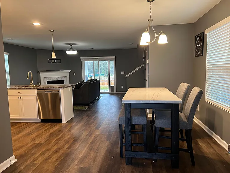 431 Kippen Ln — Photo 4
