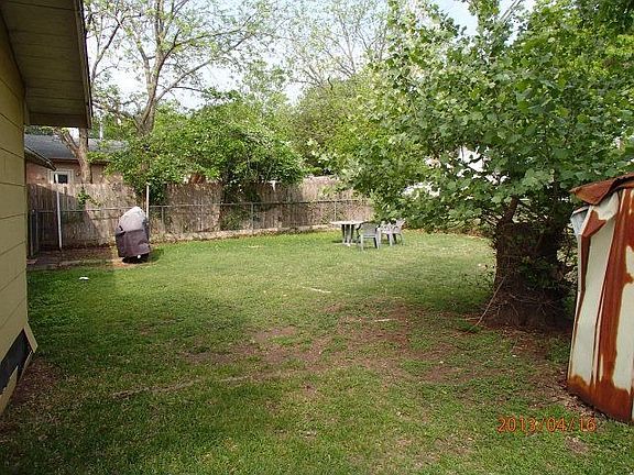 3rd image of 384 Oakcrest Dr