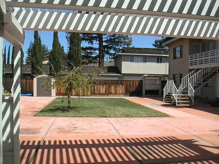 1025 Boranda — Photo 2