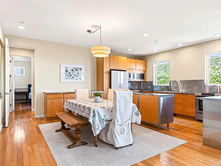 4302 Ocean View Dr — Photo 23