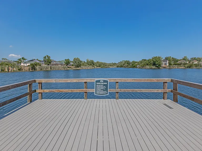 Lake House — Photo 18