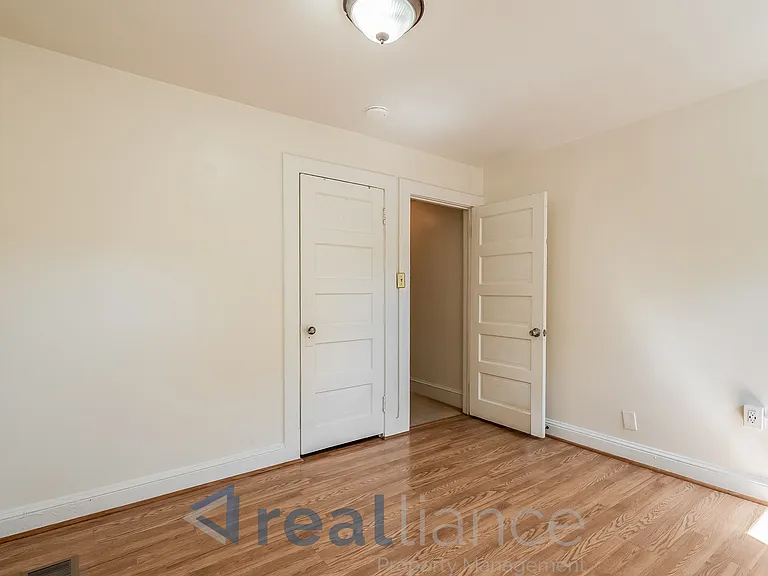 115 16th St SE — Photo 9