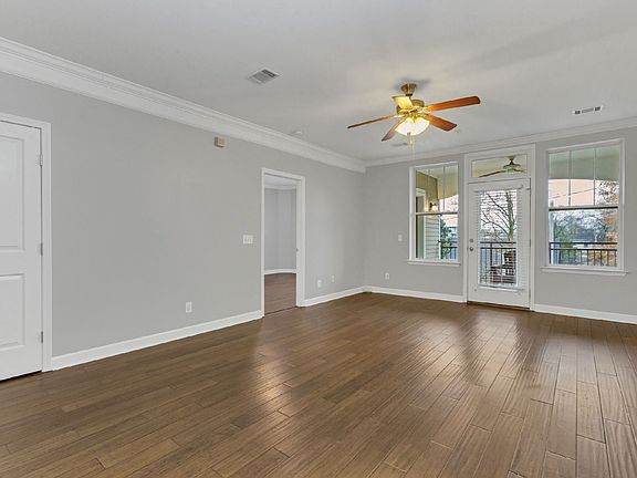 4th image of 2310 Elliott Ave APT 321