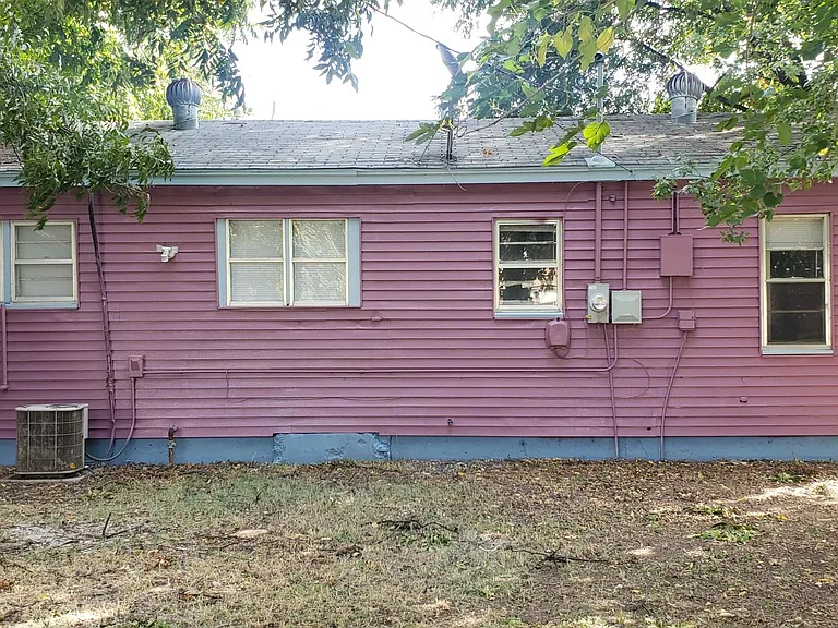 1203 SW 24th Pl — Photo 35