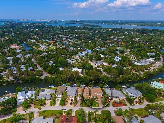 3rd image of 214 Island Cir