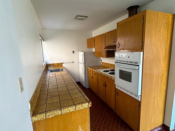 5th image of 121 Kent Ave APT 18
