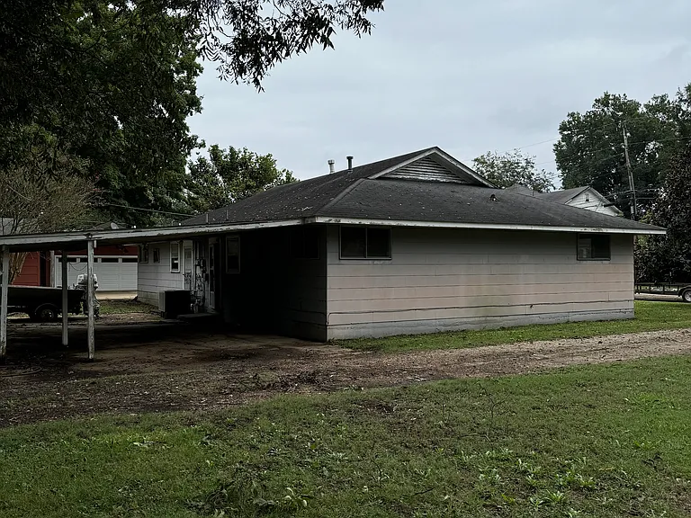 125 Hurt Ave W — Photo 15