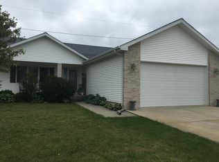 1434 Pembrook Ln, Ottawa, IL 61350