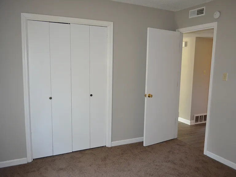201-203 Maple Grove Way — Photo 7