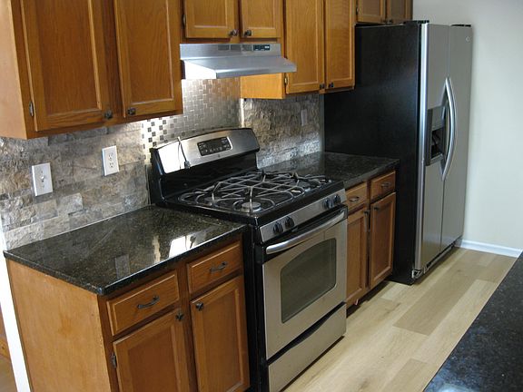 26 cu ft frig, gas oven