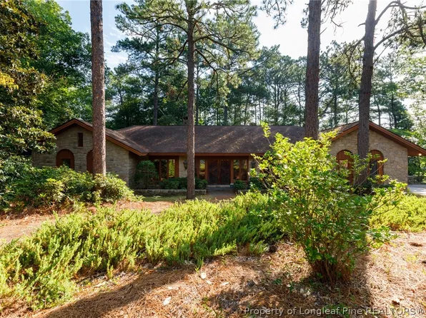 1205 Longleaf Dr, Fayetteville, NC 28305