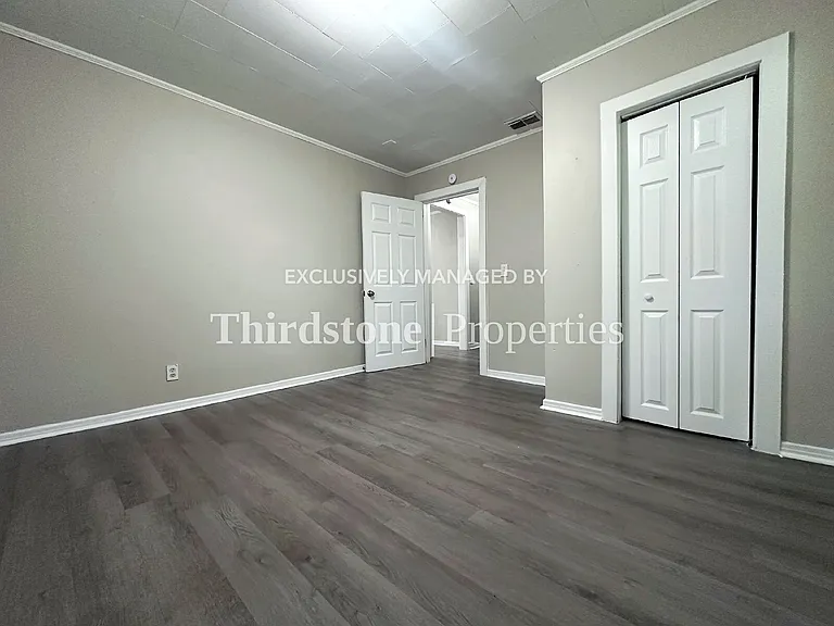 2913 W 2nd St — Photo 9