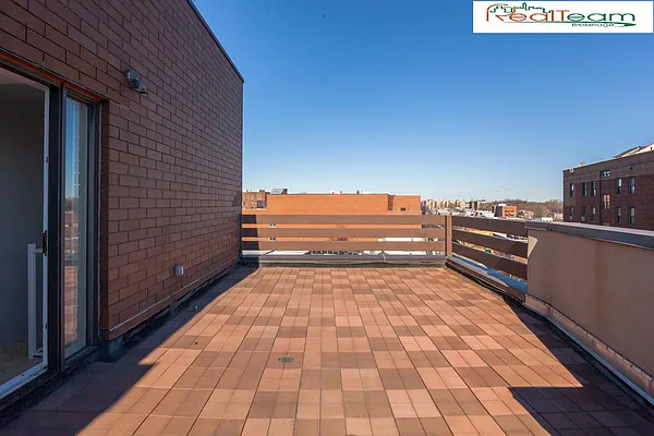 Sold by Real Team Brokerage | media 9