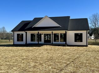 121 Grand View Dr, Smithville, TN 37166