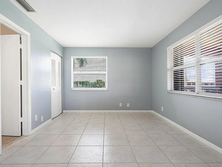 1740 NW 19th Ter #204 — Photo 31