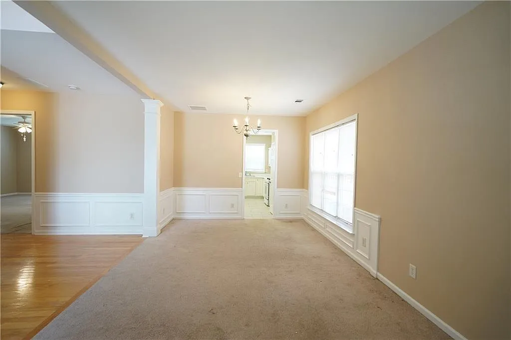 4 bed, 2.5 bath, 2344 sqft, $2,500 — Photo 2
