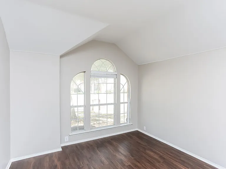 10201 Jessica St — Photo 3