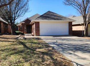 749 Stribling Cir, Azle, TX 76020