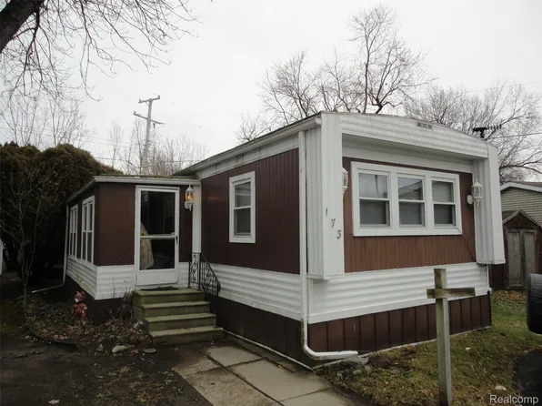 173 Preswick St, Temperance, MI 48182
