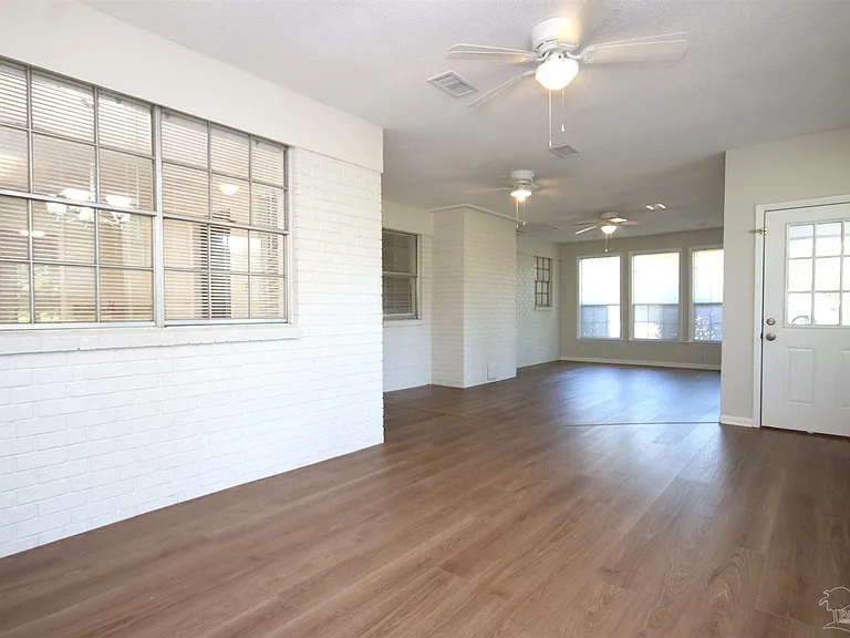 3195 Highway 196 — Photo 12
