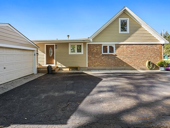 5th image of 8208 Natoma Ave
