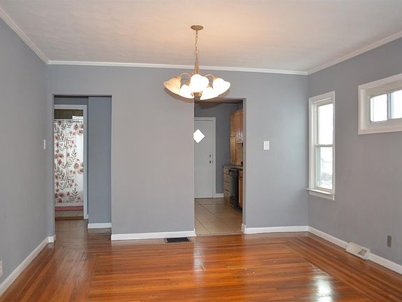 4th image of 5426 Warren Ave