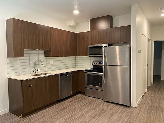 3rd image of 450 NE Jessup St #1C