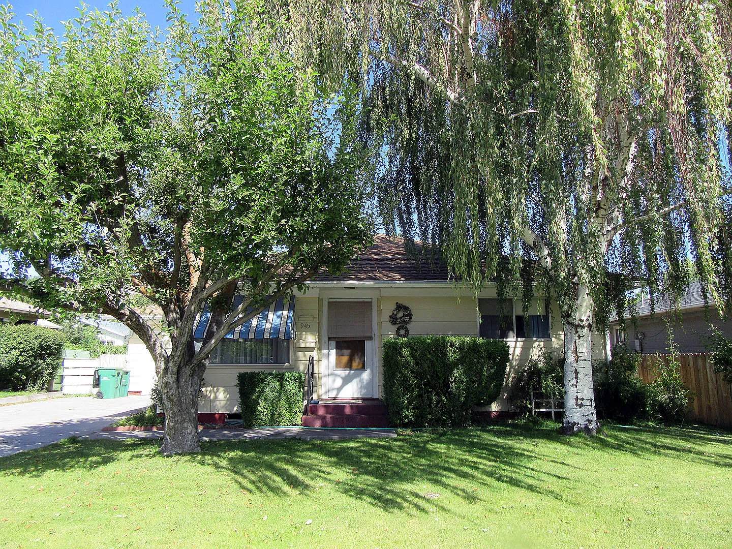 945 Washburn Way photo 1