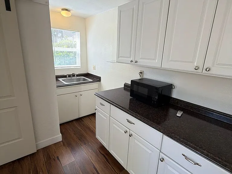 3117 Freeport Blvd — Photo 2