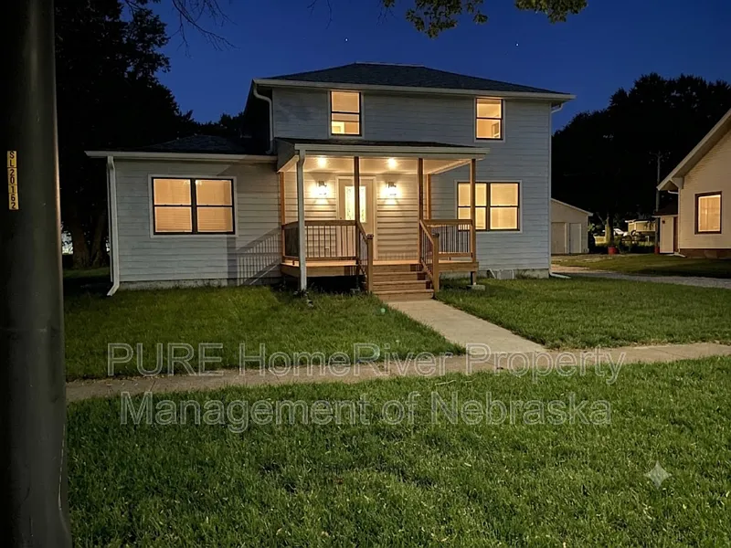 4 bed, 3.5 bath, 1368 sqft, $1,950 — Photo 2