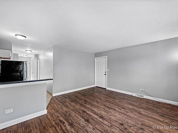2nd image of 516 W Division St APT 4