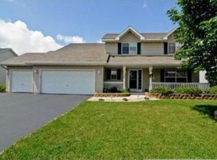 596 Hahn Dr, Shakopee, MN 55379
