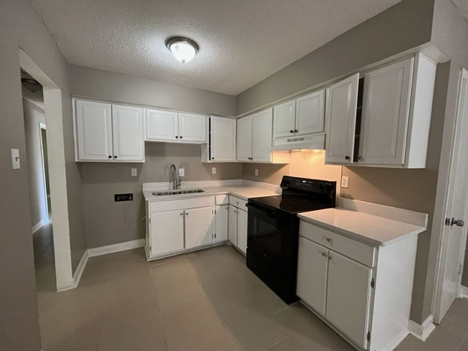 1st image of 2879 Briarwood Dr