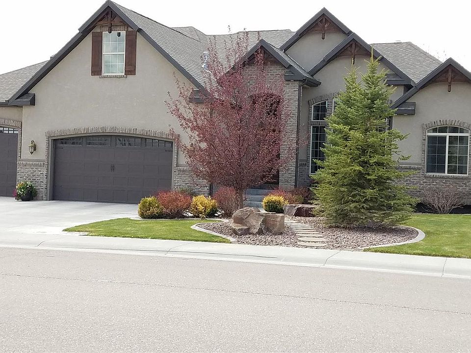 1st image of 302 Tamarack Dr