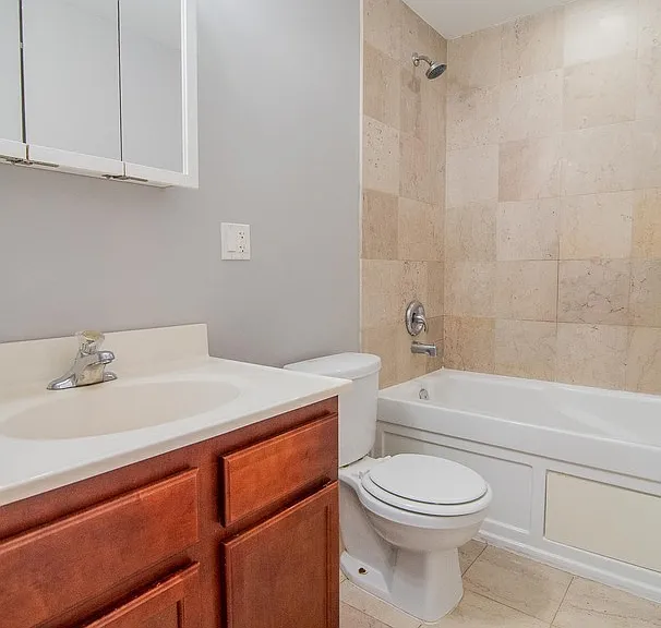 2036 W Arthur Ave #2E — Photo 9