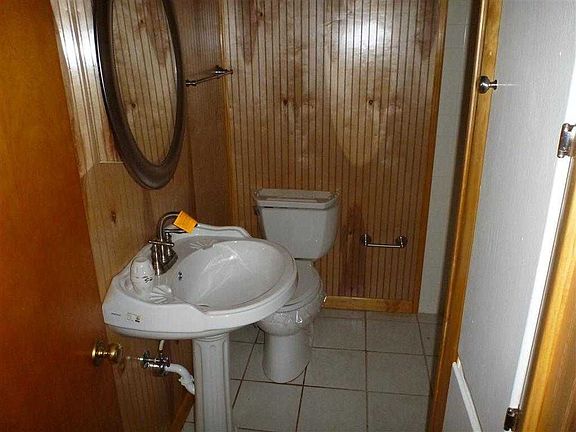 3rd image of 601 Country Club Dr