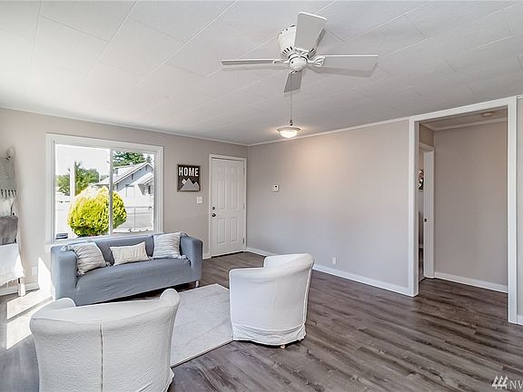 3rd image of 902 Beach Ave