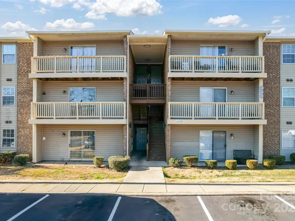1620F Arlyn Cir, Charlotte, NC 28213